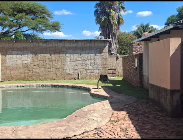 10 BEDROOM HOUSE FOR SALE IN CLAREMONT